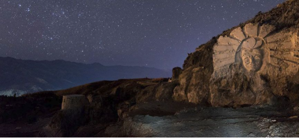 peru-y-sus-enormes-dioses-tallados-en-una-montana-cerca-de-cusco