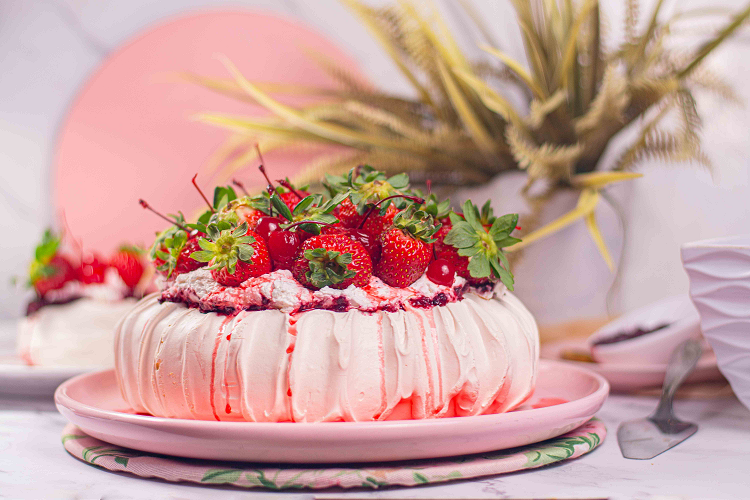 Pavlova, Una Tarta Delicada A Base De Merengue Y Frutas | EsVivir